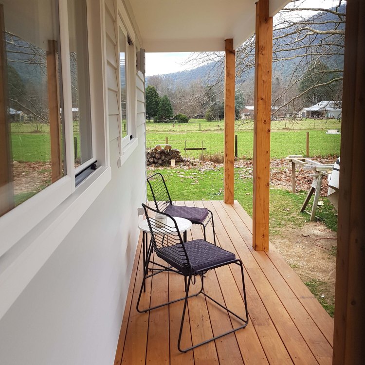 Front deck and verandah
